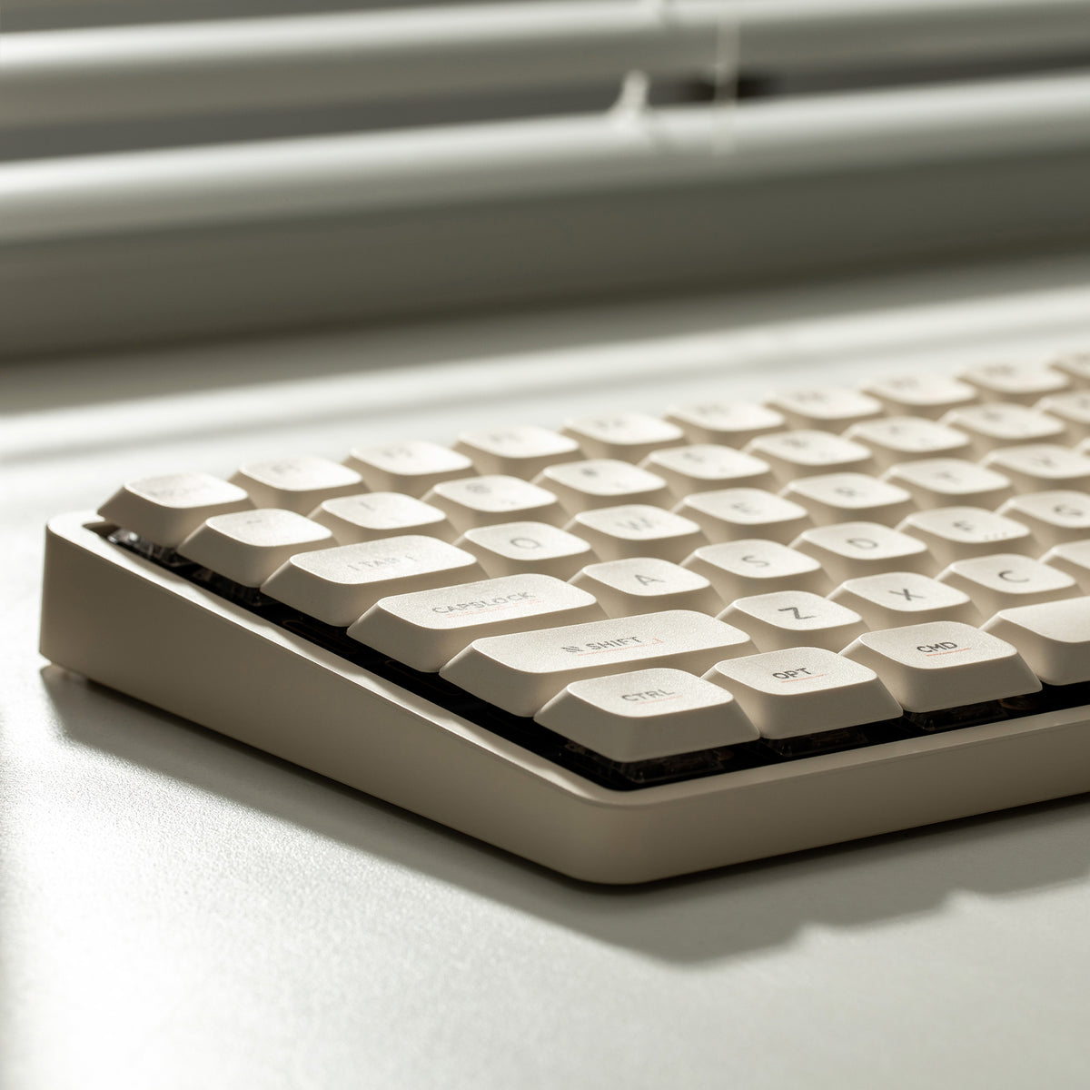 IQUNIX Magi96 Low Profile Aluminum Wireless Mechanical Keyboard - Gold Red Switch (Ochre White)
